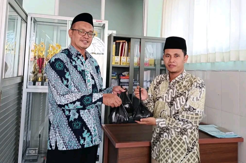 Tebar Berkah Idul Adha, PC ISNU Kabupaten Pasuruan Gelar Penyembelihan Qurban di PP Assholach